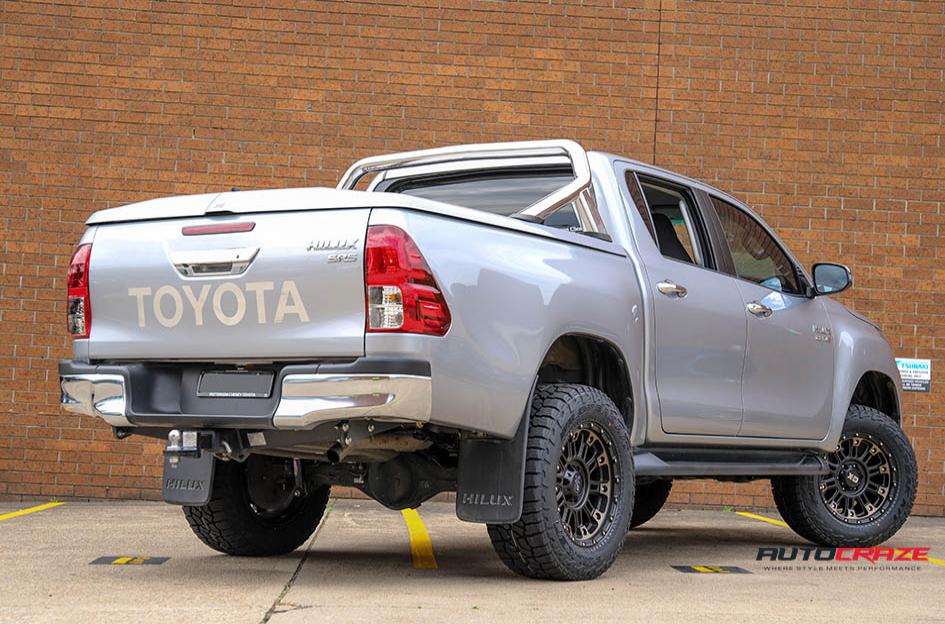 TOYOTA HILUX N80 4WD HOSS XD II SATIN BLACK DARK TINT